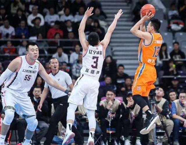 交易|裁剪5人,CBA豪门背水一战,李春江求交易,夺冠太难了