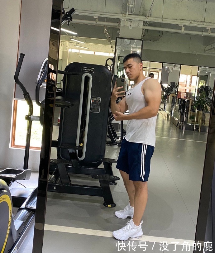 健身房|狮子座霸道肌肉爷们,老工科男,努力增肌,打造更强壮的身材!