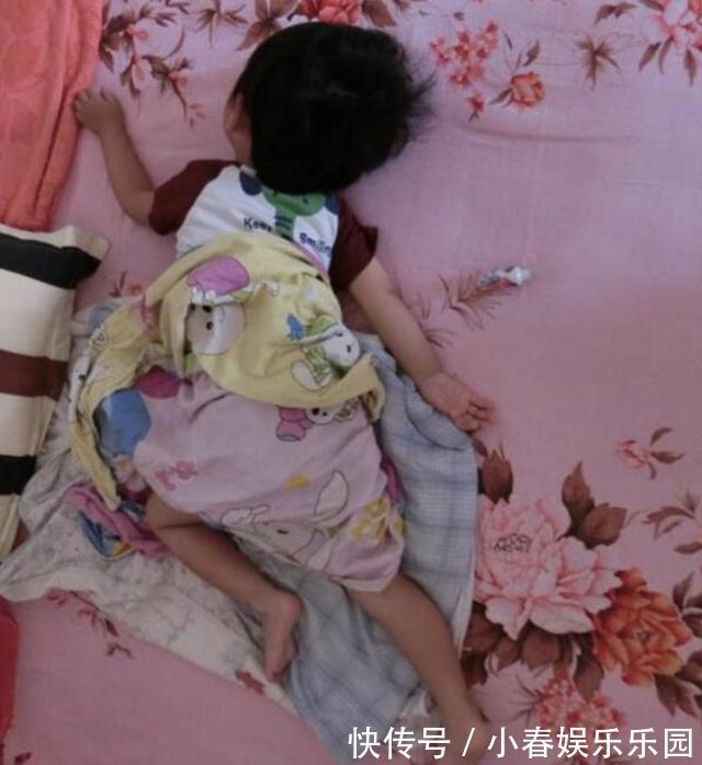 家长|心理学家:孩子常用这“姿势”睡觉,暗示内心很孤单,家长别忽视