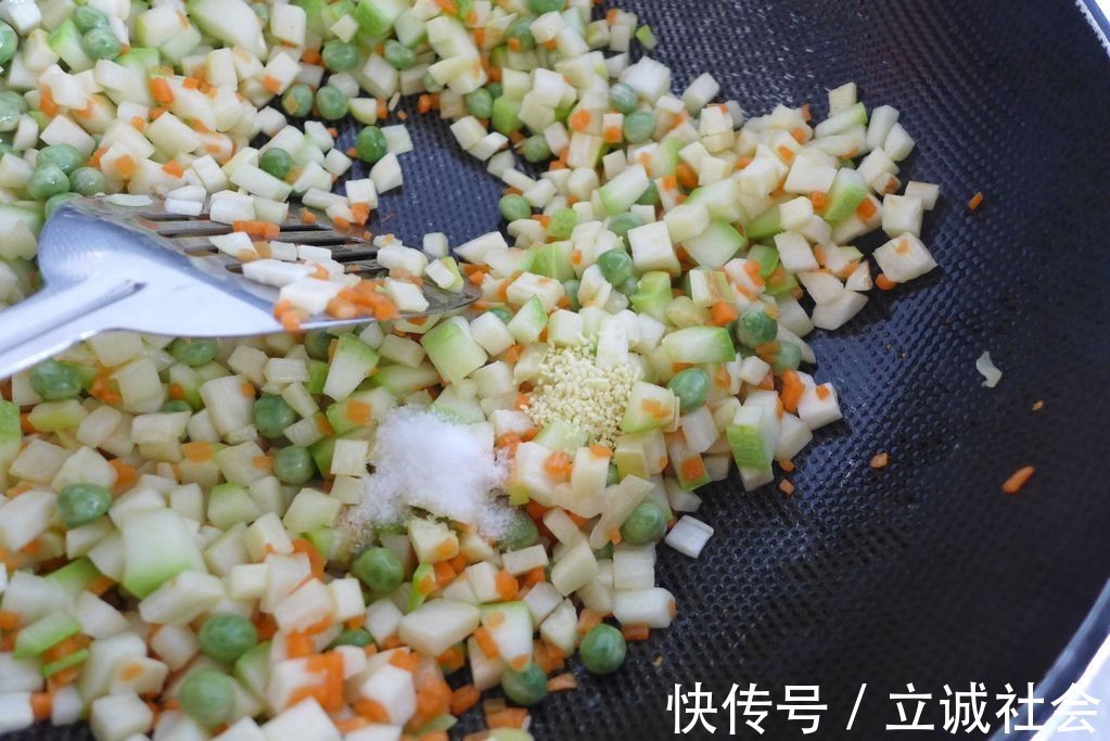 茭白|又到了吃茭白的季节,简单一炒,清淡可口