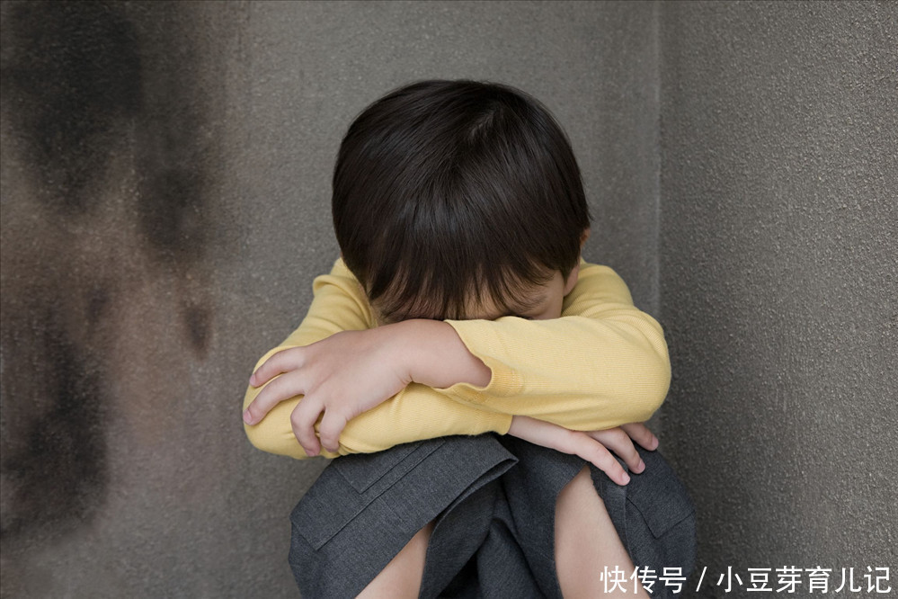 自卑|这三句话孩子常挂嘴边,多数是自卑懦弱,看看你家的孩子是否如此