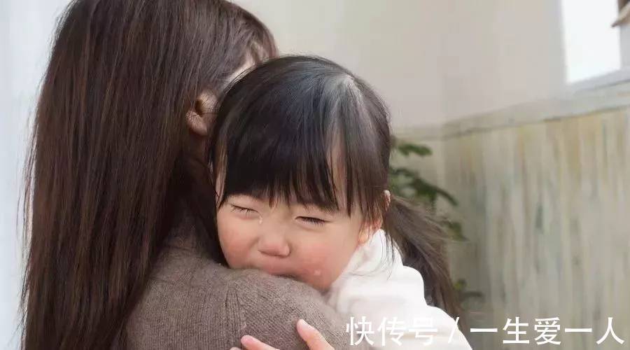 豆爸|孩子黏人,总是“玻璃心”?恭喜你!你的孩子正在变得强大