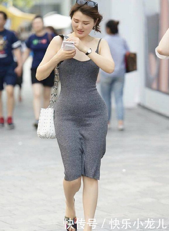 连衣裙很显气质,通过日常穿衣提升自己的魅力