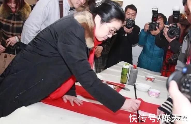 春联@中书协主席孙晓云2022虎年大字书法春联欣赏,大字应不是她的强项