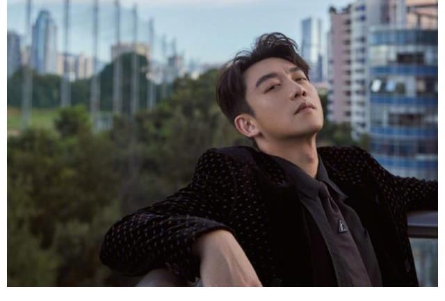 鄭愷火鍋店遭拉橫幅維權(quán)，背后原因不簡單，錄節(jié)目未受影響