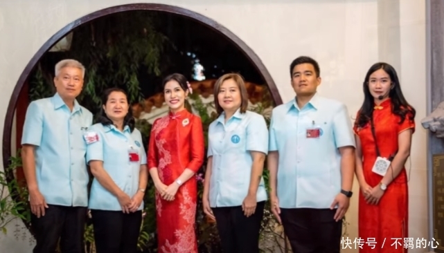 诗妮娜要升级成泰国王后啦!气质够端庄,泰王一意孤行谁劝都没用