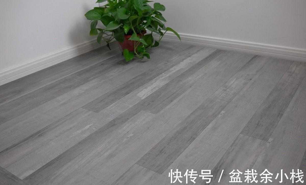 环保|别再购买木地板了,过时!越来越多人铺贴这种地板,耐磨更环保!