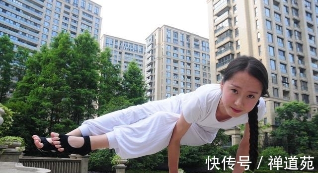 娜娜|90后美女导游,工作之余,练习瑜伽,一招一式很专业