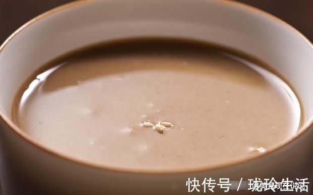 香油|芝麻酱如何调稀，用水还是油？老厨子教你这样做，丝滑细腻味道香
