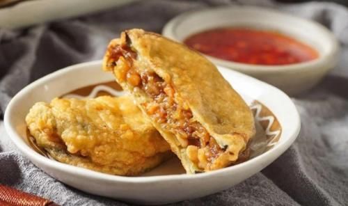 炸茄盒调糊很关键，不要只用水和面粉，教你正确做法，不脱糊很酥脆