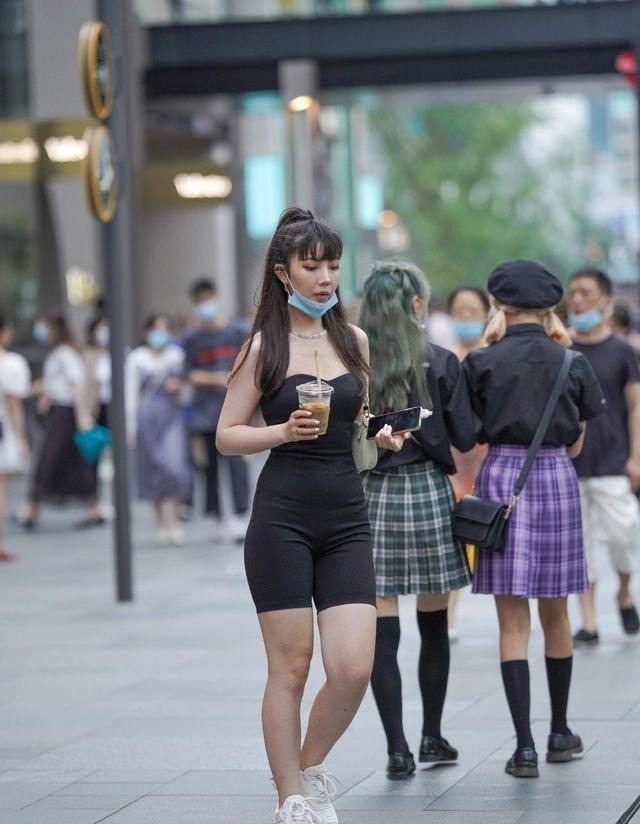 瑜伽裤 个性美观的瑜伽裤穿搭让你光彩夺人,清凉大方又显气质,精致时尚!