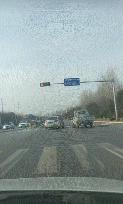 |搞笑GIF:地铁上遇到的小姐姐,真想去她们公司上班