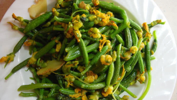 这菜别错过，一盘隔夜拉臭便，嘴巴不臭了，体重2位数，润肤淡斑