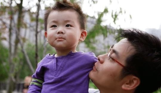 孩子|男孩出现这2个缺点,父母不需要“严厉管”,说明将来孩子有出息