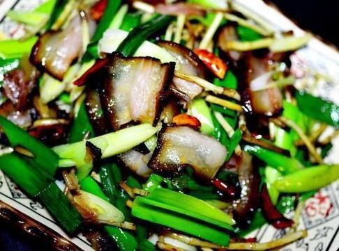 腌腊肉时，不要只会放盐，多加2种香料，腊肉更香，更易存放