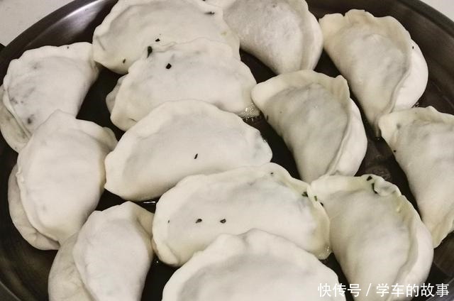 早餐在家吃实惠,一锅煎包只花5块钱,全家人吃得饱饱的,真香!