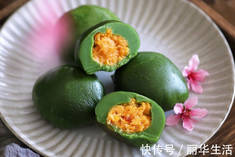 咸蛋黄|想吃青团不用买,教你用艾叶自己做,软糯清香不粘牙,好吃又好做