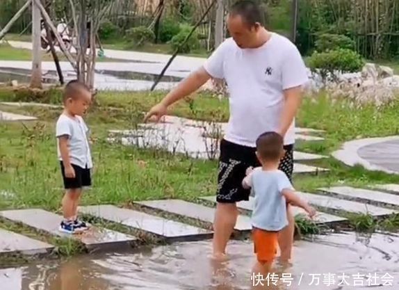 责任心|爸爸带着双胞胎儿子出门玩，半天没有回家，宝妈被眼前一幕逗笑