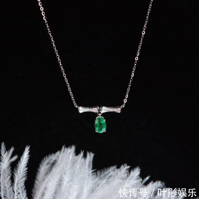 价值不菲的祖母绿,搭配合适,佩戴在身让你变得浓郁而充满生机感