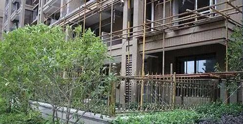 门前|一楼的房子到底好不好?20年售楼员私下说的忠言建议,恍然大悟!