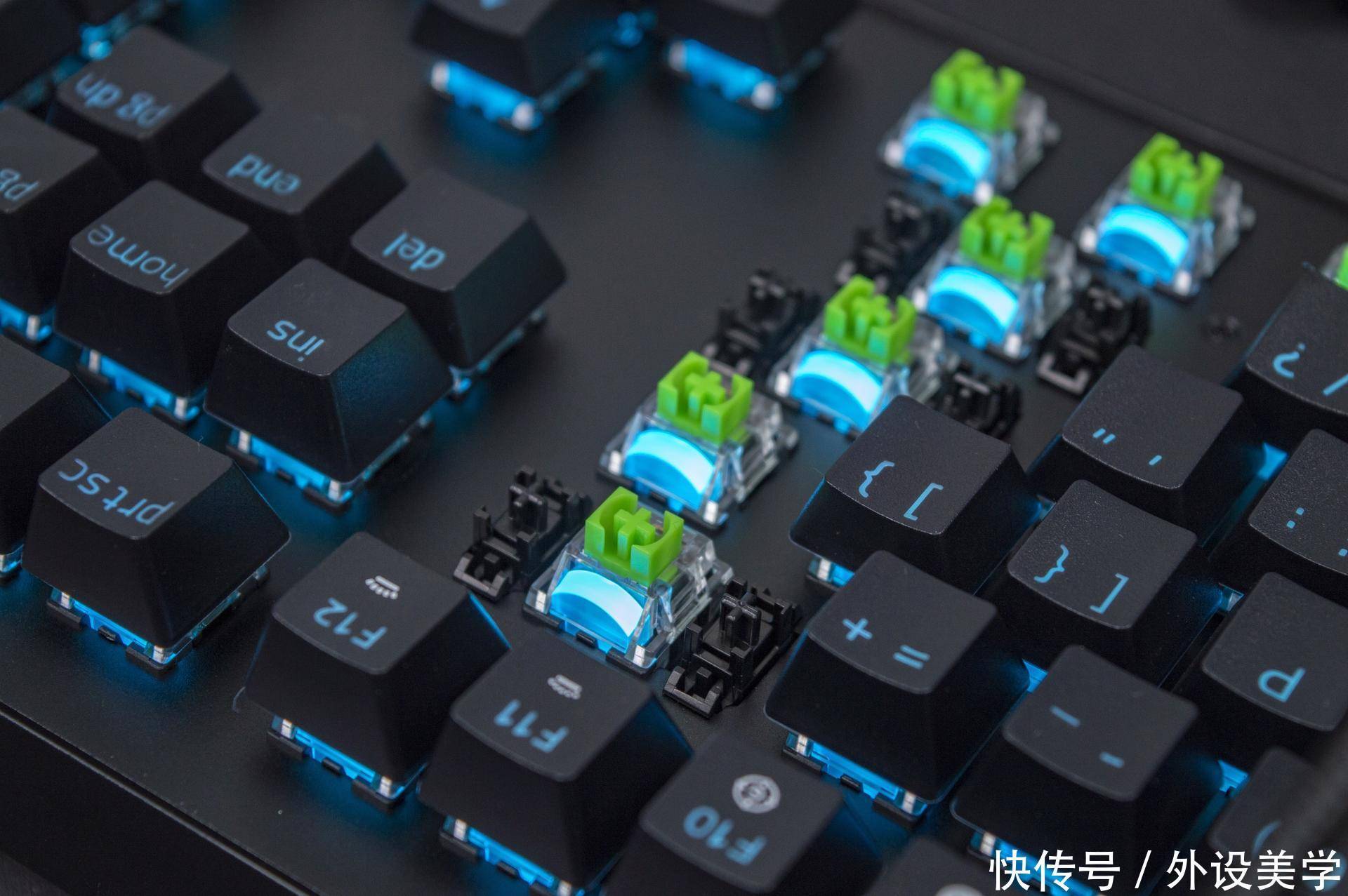 雷蛇|以灯之名,传奇再续:雷蛇黑寡妇 V3 绿轴版开箱