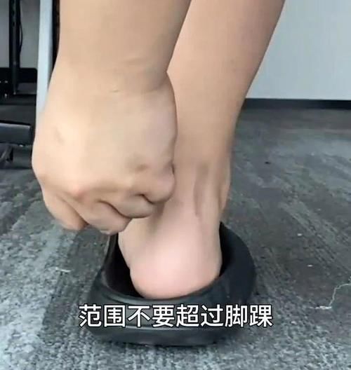 你以为美女只是假脸、假胸、假屁股吗？不，她可能连脚都是假的