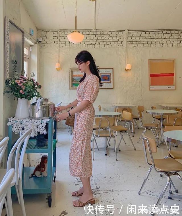 “纯欲裙”也太撩了,今夏连衣裙照着这样穿就很好看!