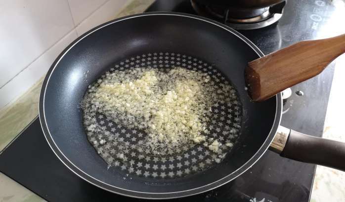 茄子的做法千百种,这种做法最好吃,不炒不蒸不凉拌,越吃越想吃