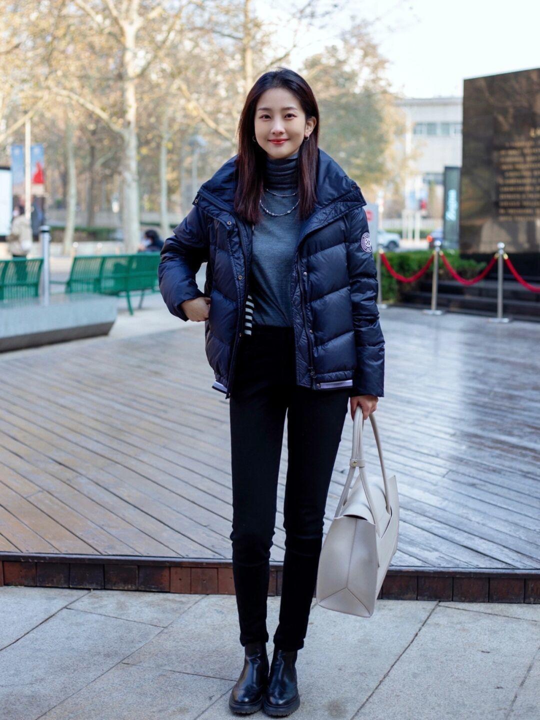 短款|谁说羽绒服显胖又显臃肿?学会这几种搭法,让你在冬天也能美美地