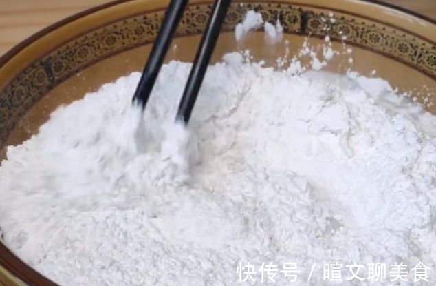 空心|一碗糯米粉,开水一烫,教你做空心麻团,不开裂不回缩,个个空心