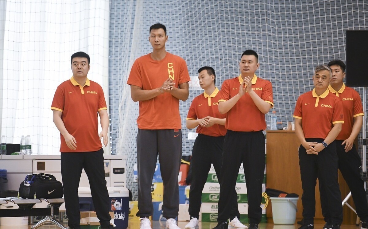 易建联|杜锋如虎添翼!朱芳雨万里报喜,易建联火线复出驰援中国男篮?