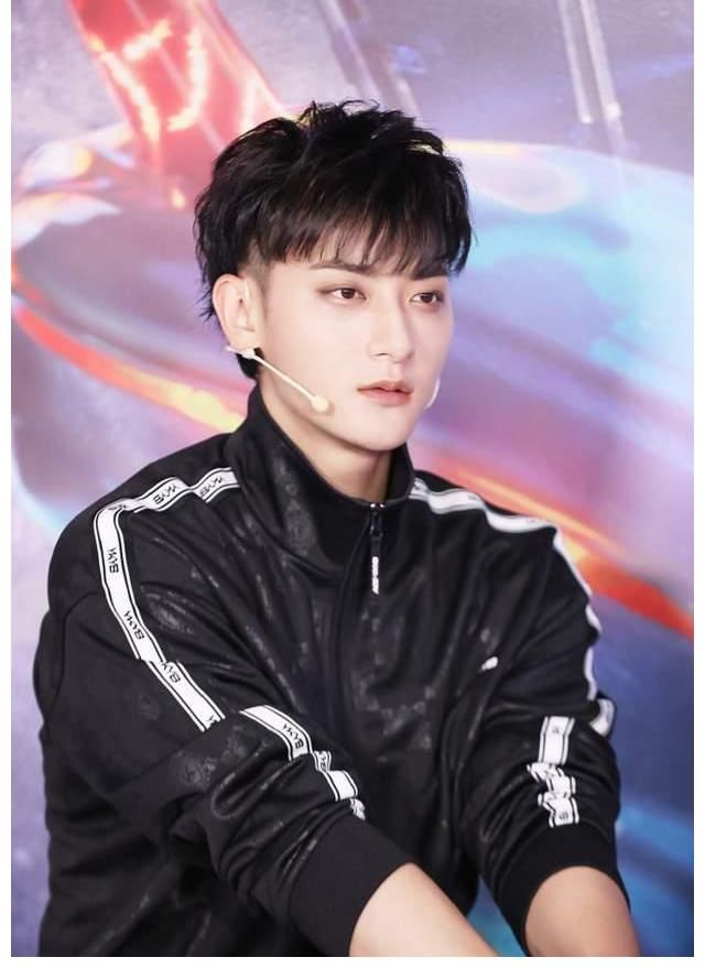 江苏卫视|江苏卫视跨年演唱会阵容公布，全是当红偶像，或再次上演世纪和解！