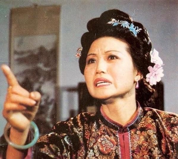 周姨娘&贾政为何喜欢赵姨娘?王夫人一句话,戳中了无数中年女性的“痛点”