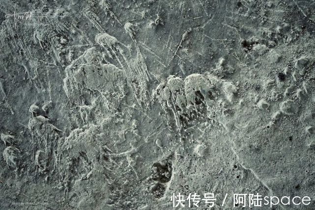 装饰|工地里随处可见的“画作”,装裱一下用来作装饰其实很不错