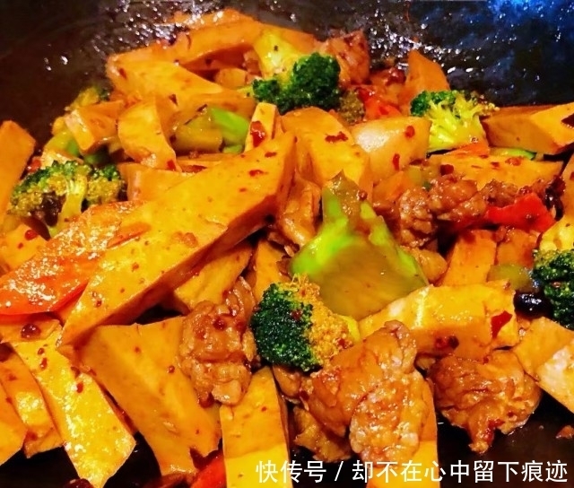 干锅千叶豆腐,香辣可口,堪称米饭杀手