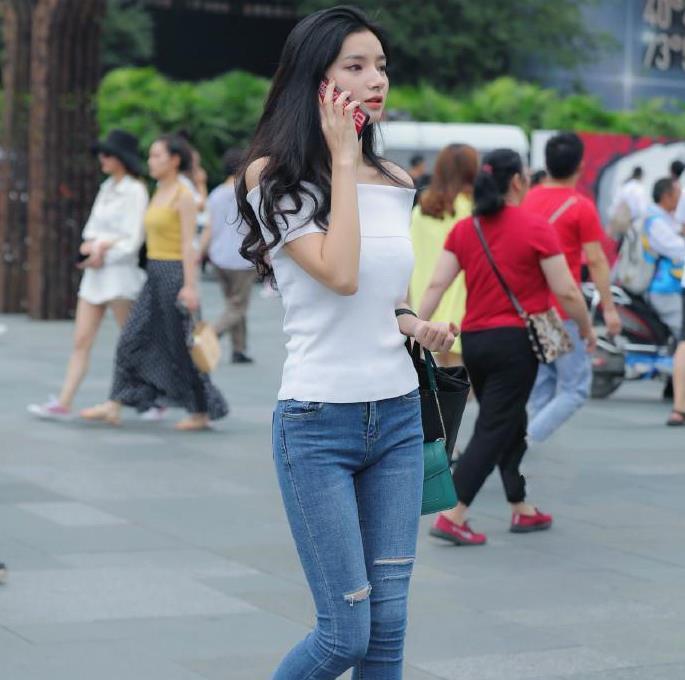 牛仔裤,也可以穿出新鲜感