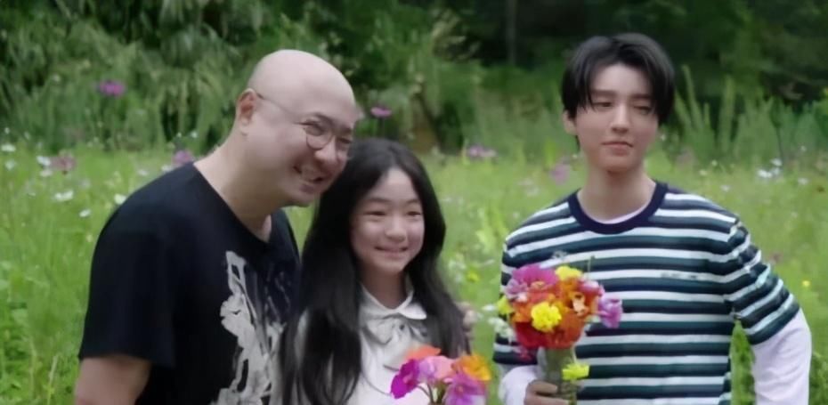 咏梅和陶虹罕见同框，一个自然衰老一个积极抗老，如今容貌大不同