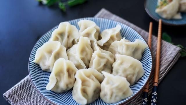 好吃|媳妇在包饺子馅里加了点“它”，我吃了20个还不够，太好吃了