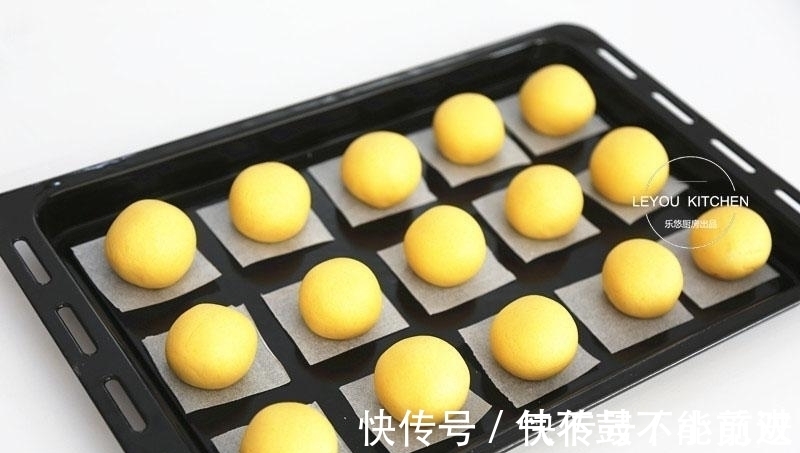 南瓜泥|软软糯糯的小点心,蒸熟就行,好吃不上火,新年端上桌秒光