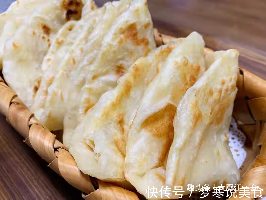 怎样烙饼才能不硬关键在于和面，面点师教你1招，凉了也不硬