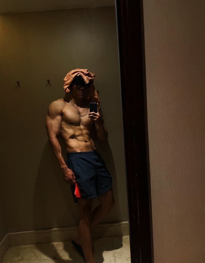 35岁肌肉大男孩, 三分练七分吃, 看他的伙食就知道为啥又高又壮了