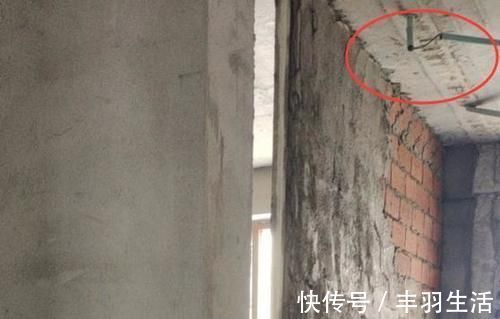 墙体|为了增加几厘米的使用空间业主让工人这样砌墙,胆太大