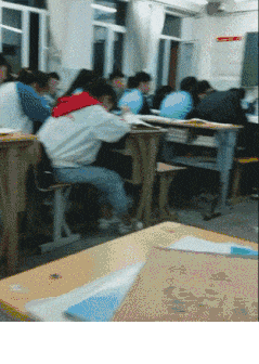 |搞笑GIF:你永远猜不到 美女的那些照片是怎么拍出来的