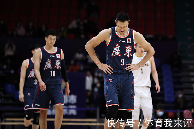 cb4戰(zhàn)3負(fù)！易建聯(lián)的苦笑，杜鋒的無奈，廣東男籃衛(wèi)冕之路難上加難