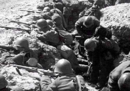 投降|怪仗!敌人拒不投降,没吃了,粟裕下令:把吃的,给他们送过去!