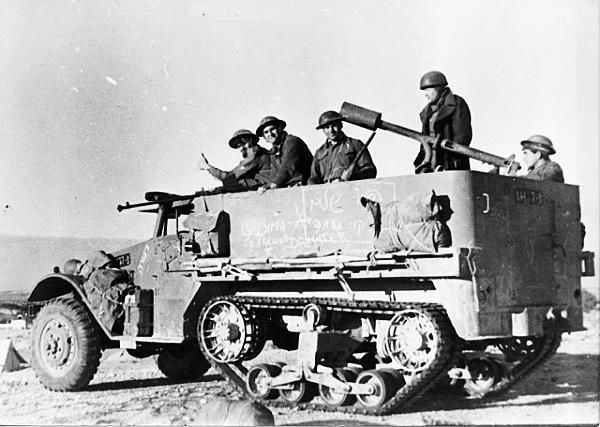 美国|二战战场上曾经起到了重大作用的 美国M3半履带装甲车