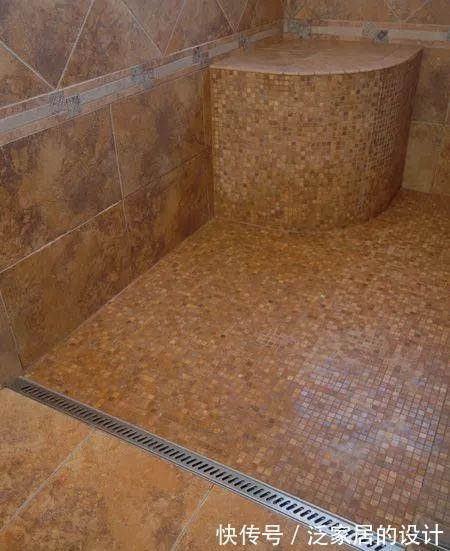 安装|很好奇：卫生间装长条地漏，为什么师傅要装在淋浴房门边？