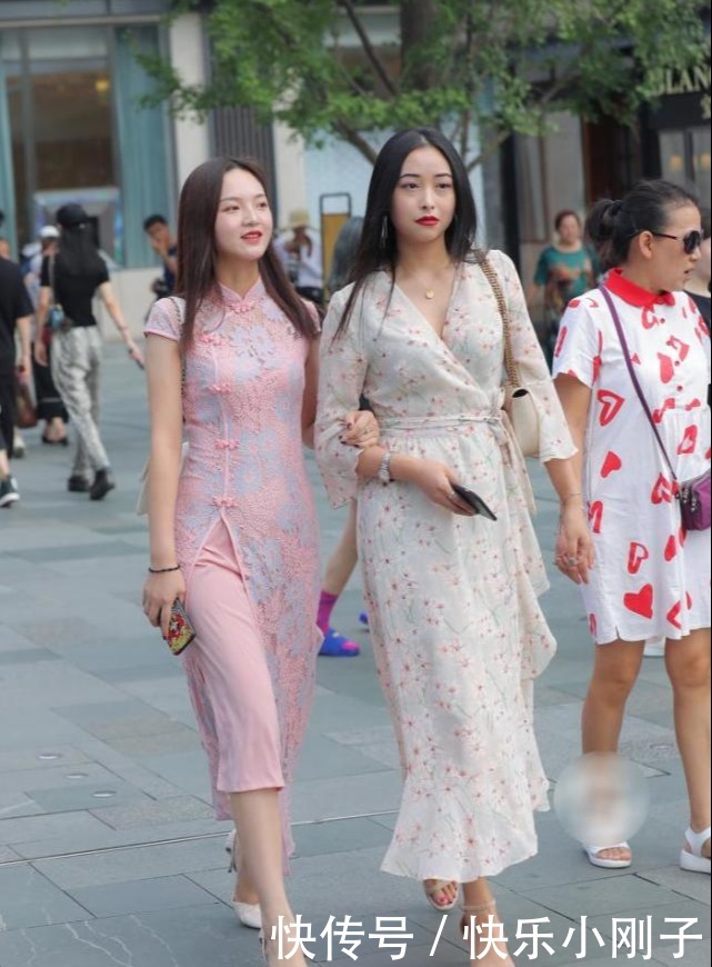 旗袍|美女一看就不是一般人,气场强大,背的包包告诉我绝对没看走眼