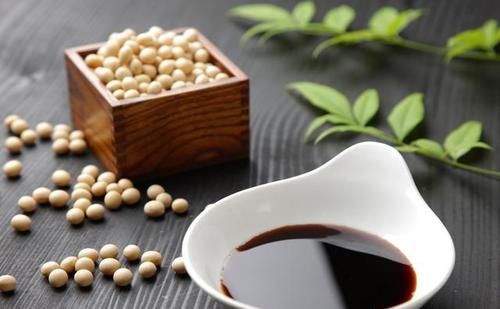 餐饮行业大厨一般都有自己独门制作的二次加工酱油，这是怎么做的，做好后可以保存多久？