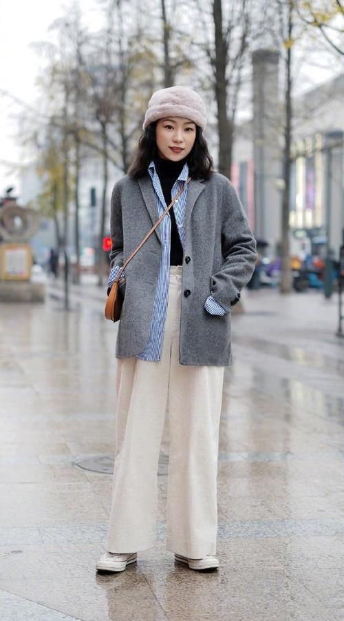 长大衣要让位了，今年“短外套+小白裤”正流行，时髦洋气不撞衫